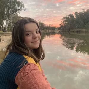 Meet your Posher, Olivia